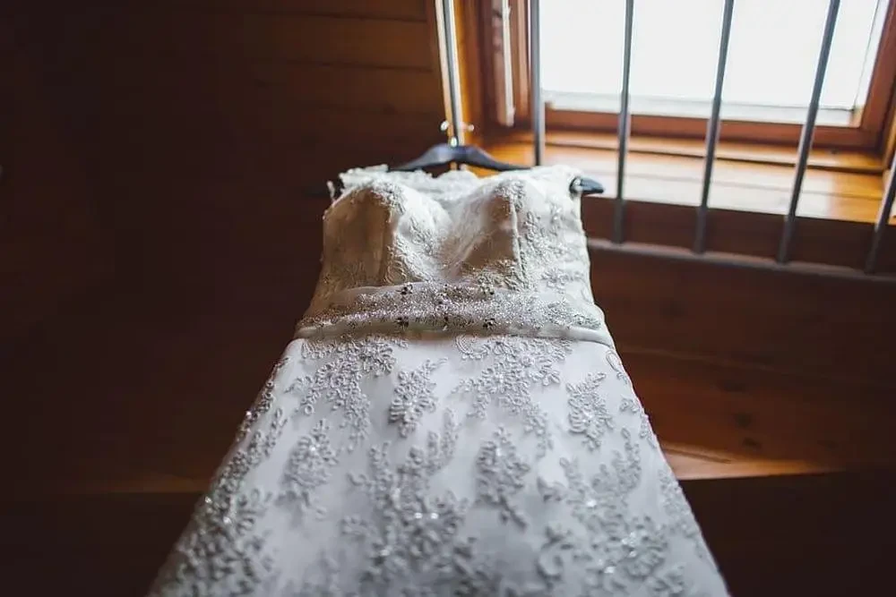 Choosing accessories for your wedding dress Image