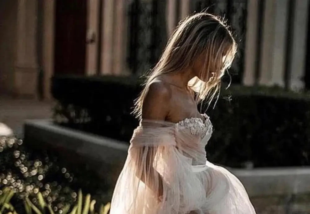 20 bridal dresses with puff sleeves for modern brides. Desktop Image